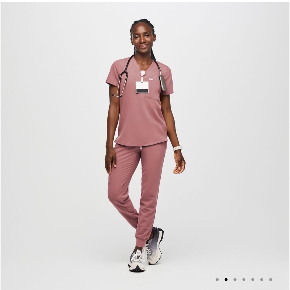 FIGS Mauve Scrub Set